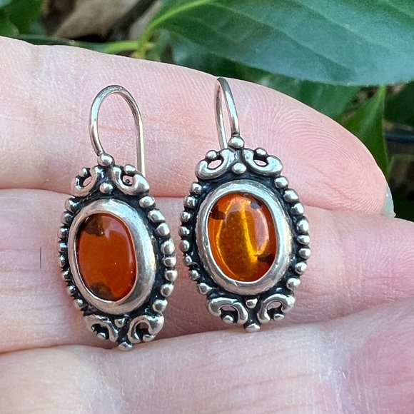 VINTAGE 925 STERLING SLVR OVAL AMBER SMALL ORNATE EARRINGS DROP DANGLE WIRE LOCK - Picture 15 of 16